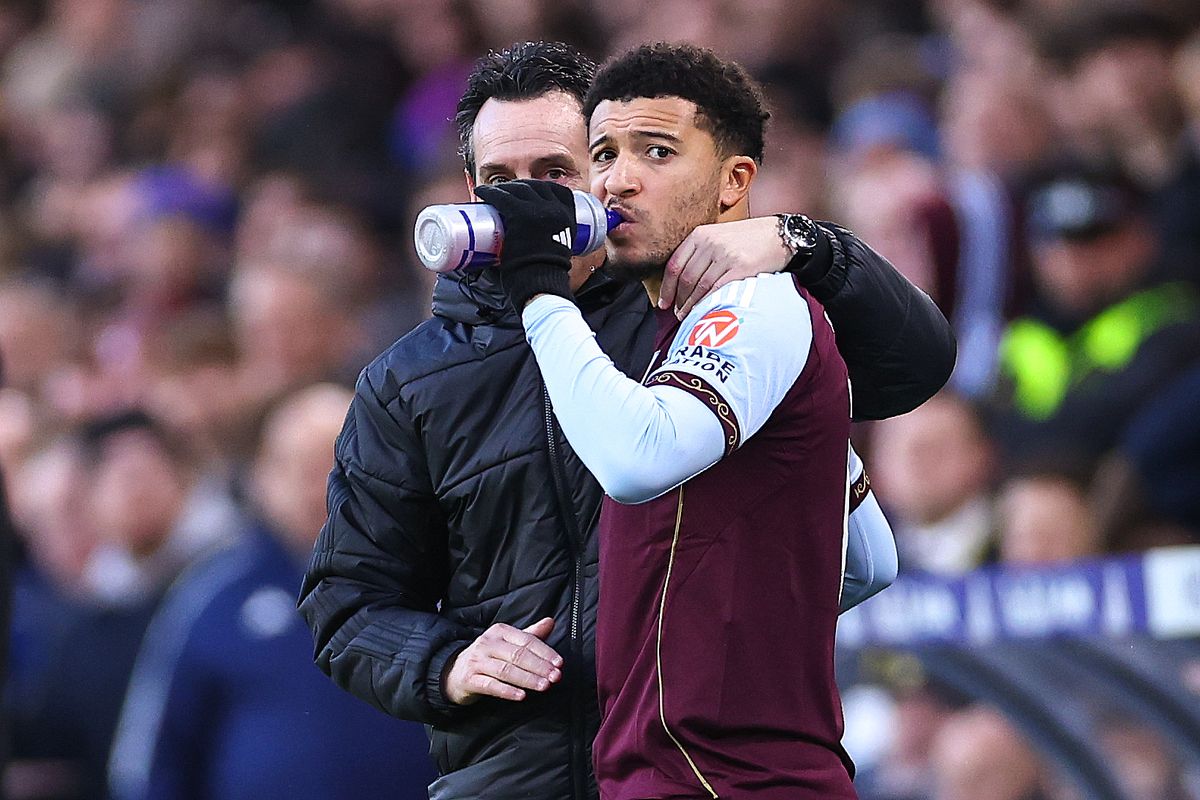 Unai Emery manger / head coach of Aston Villa instructs Jadon Sancho of Aston Villa during the Premier League match between Leeds United and Aston Villa at Elland Road on November 23, 2025 in Leeds, England