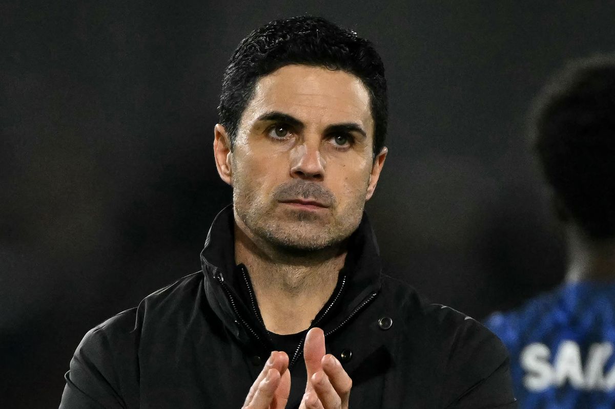 Arsenal's Spanish manager Mikel Arteta applauds the fans following the English Premier League football match between Brentford and Arsenal at the Gtech Community Stadium in London on February 12, 2026.