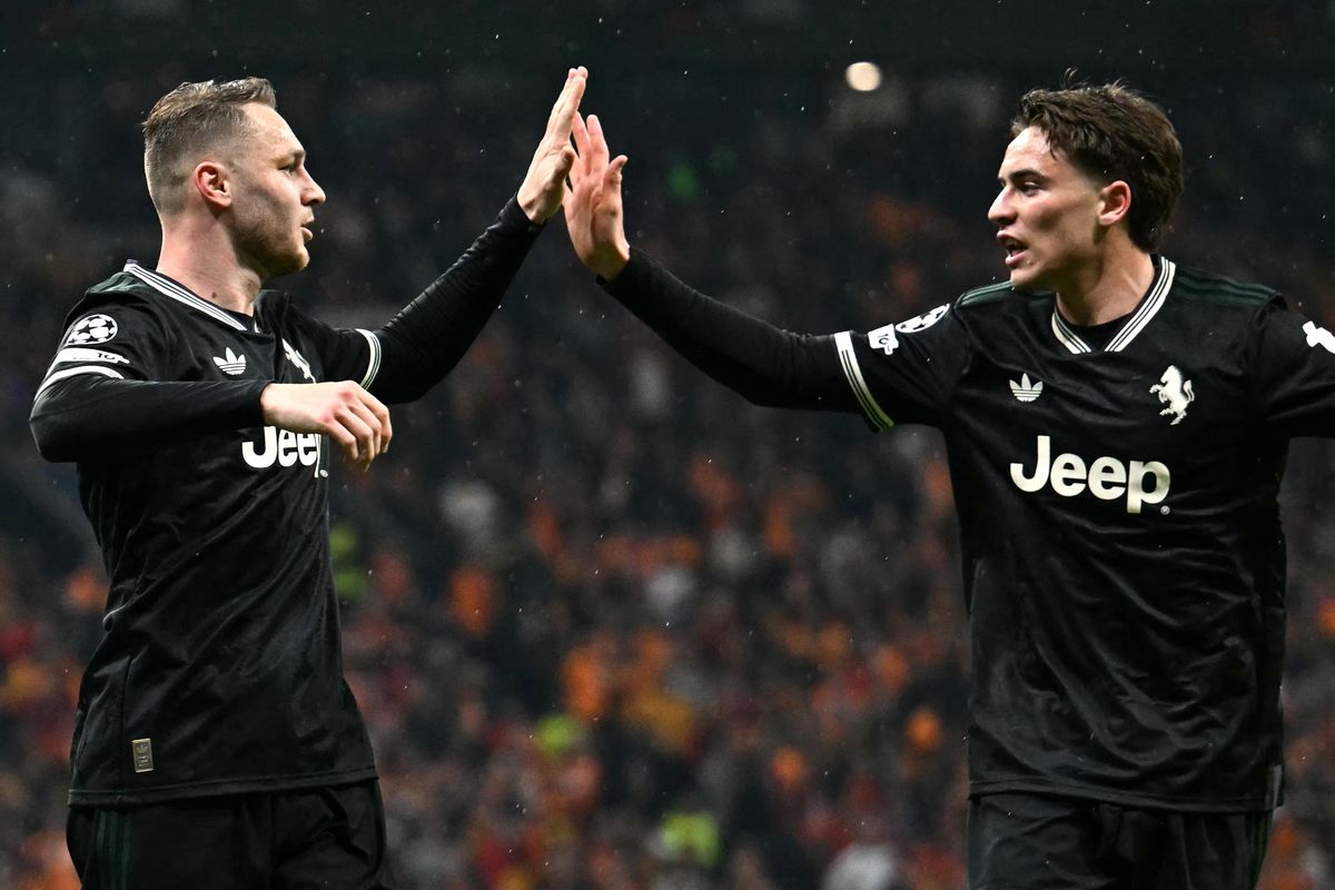 Juventus' Dutch midfielder #08 Teun Koopmeiners (L) celebrates with Juventus' Turkish forward #10 Kenan Yildiz after scoring his team's first goal during the UEFA Champions League, knockout round play-off 1st leg, football match between Galatasaray SK and Juventus FC at the Rams Park in Istanbul on February 17, 2026
