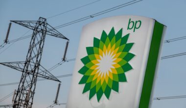 BP suspends buybacks in fresh sign of oil price pressure
