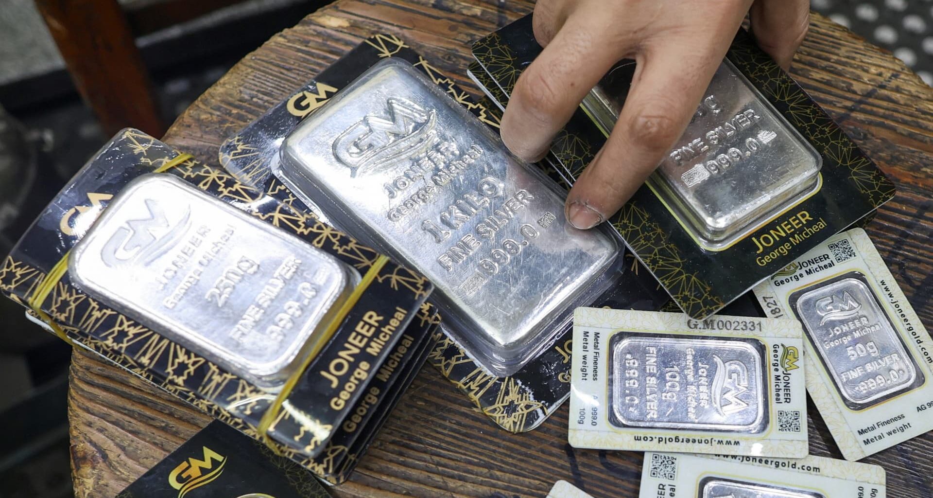 Silver's volatility has exceeded 100%. Where exactly is the bottom?