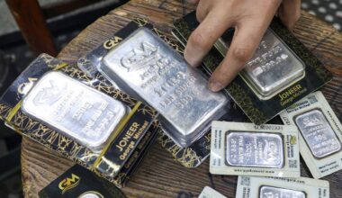 Silver's volatility has exceeded 100%. Where exactly is the bottom?