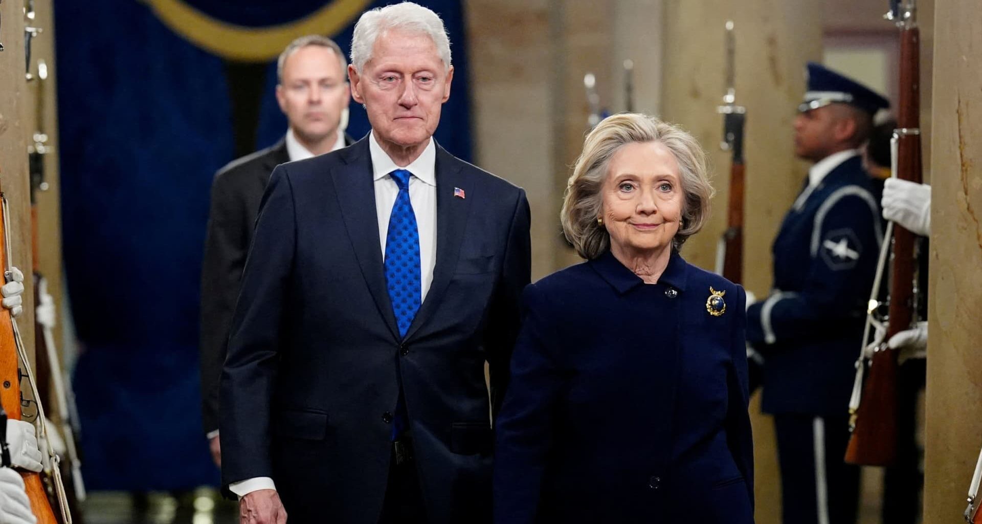 Hillary Clinton wants to testify in public