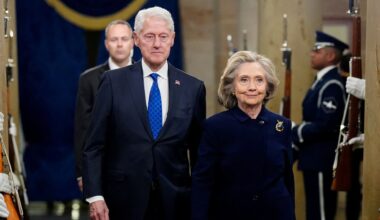 Hillary Clinton wants to testify in public