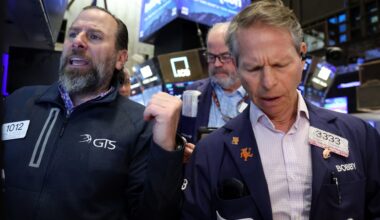 Buy this tech stock because AI makes its business stronger