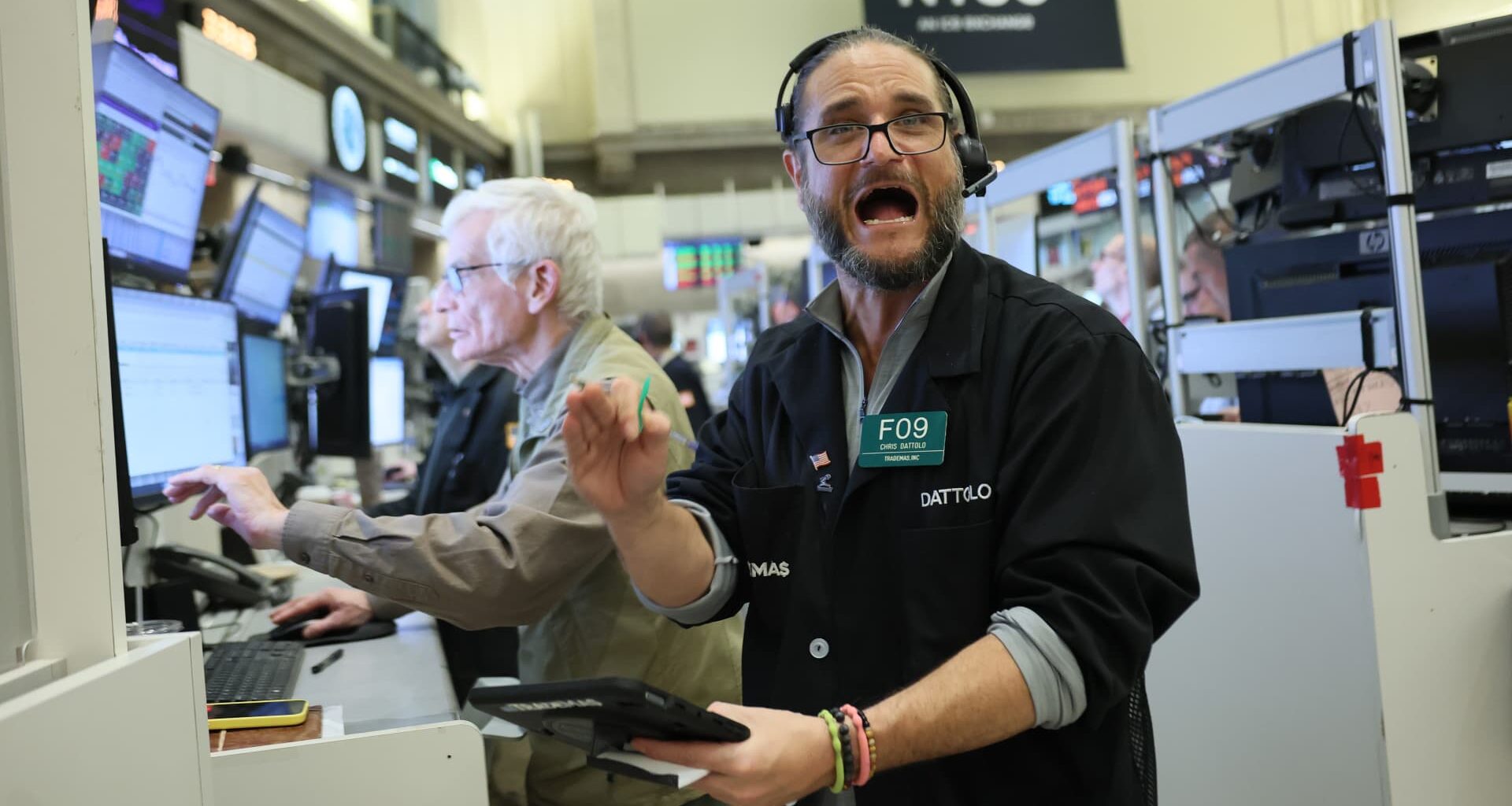 AI fears and tariff confusion spook U.S. markets