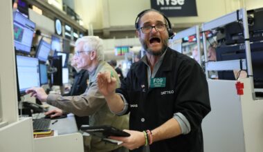 AI fears and tariff confusion spook U.S. markets