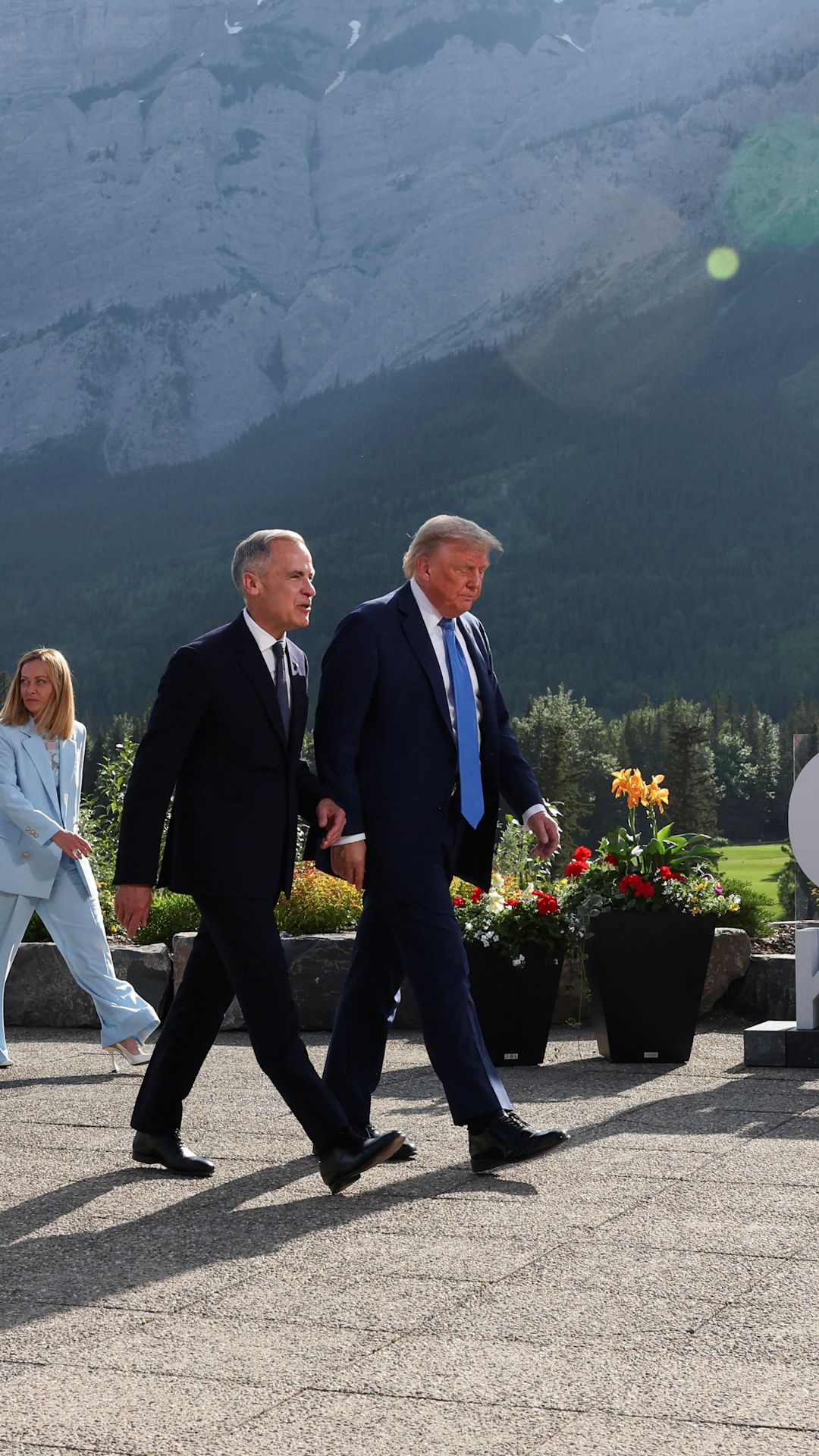 117014_GordieHoweTrump vrtc thmb.jpg