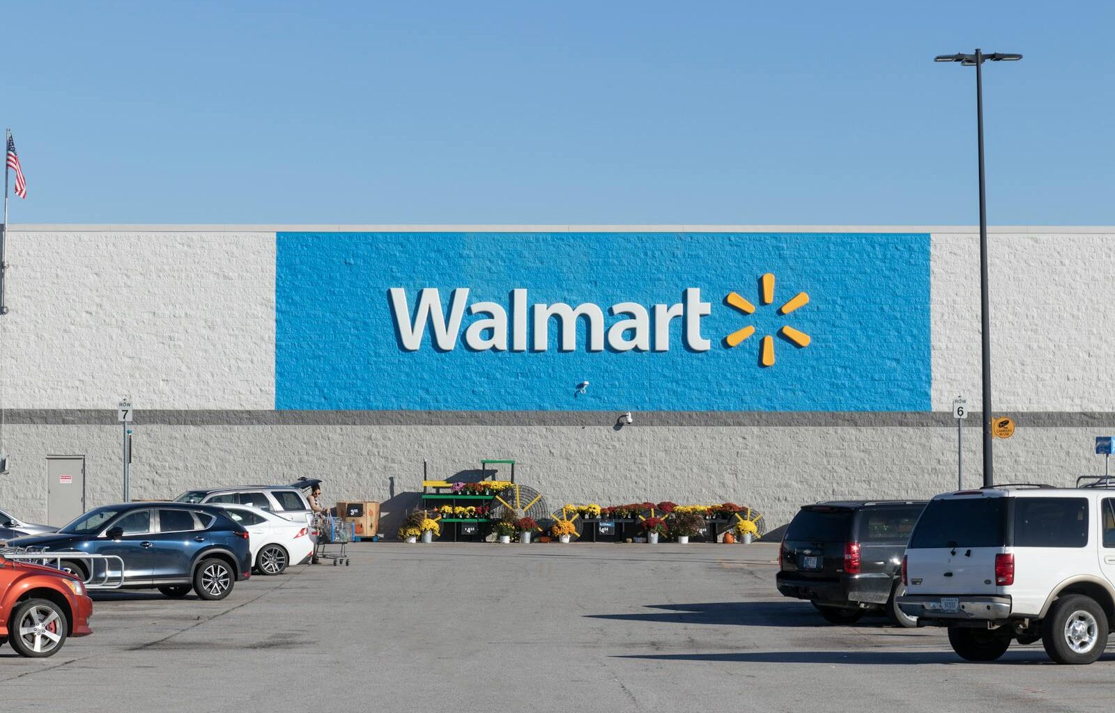 Walmart Q4 results beat estimates, full-year guidance comes bellow estimates