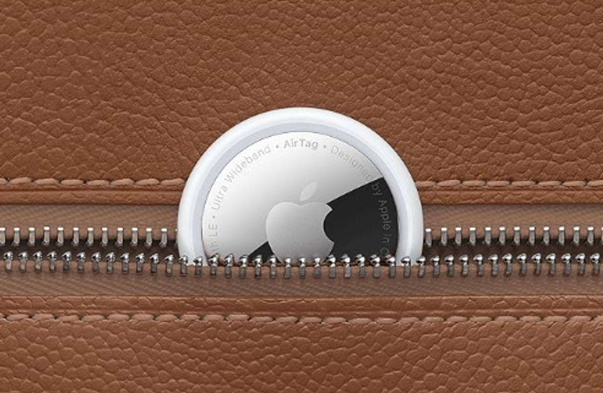 Airtag in pouch pocket