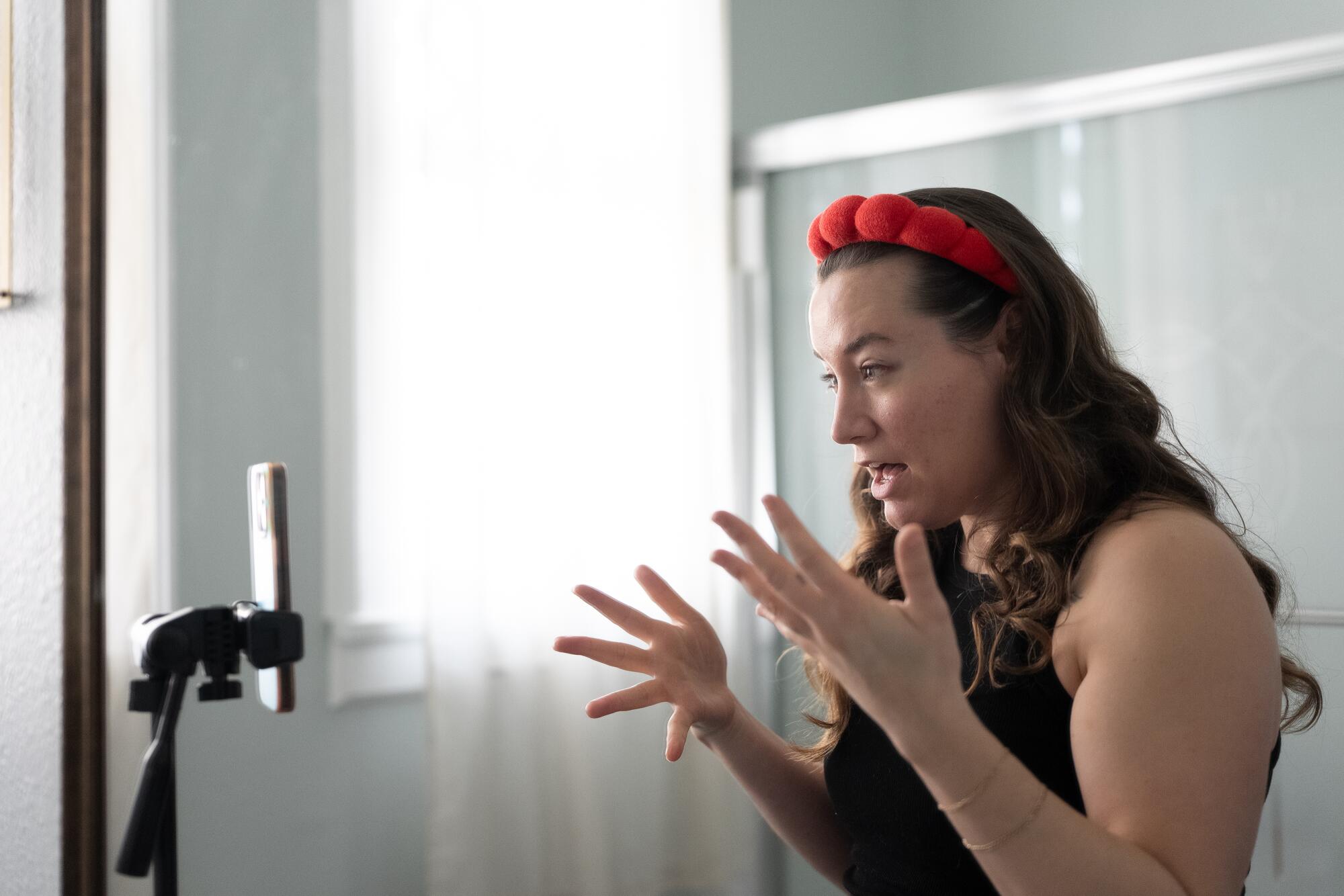 Mikayla Tencer records a TikTok video featuring eyeliners. 