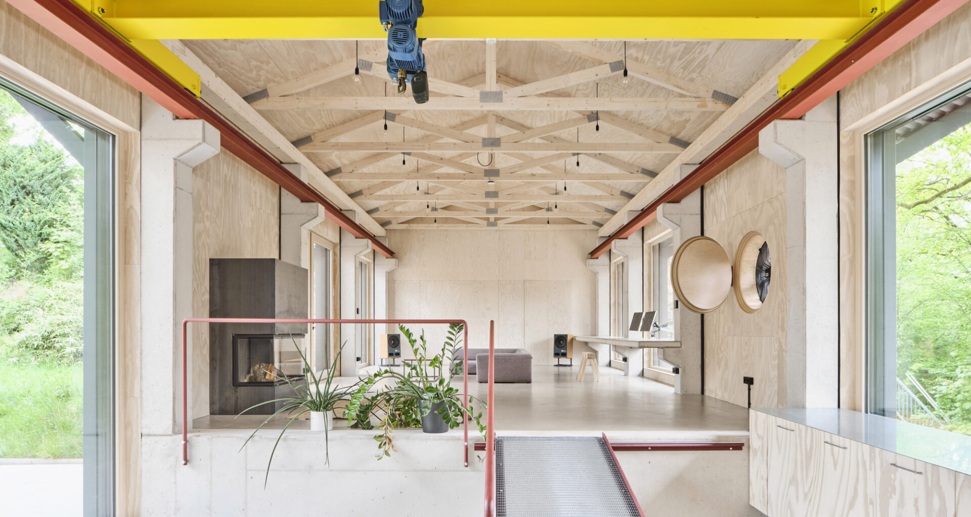 House with Crane and Fan / Alex Lehnerer Architekten