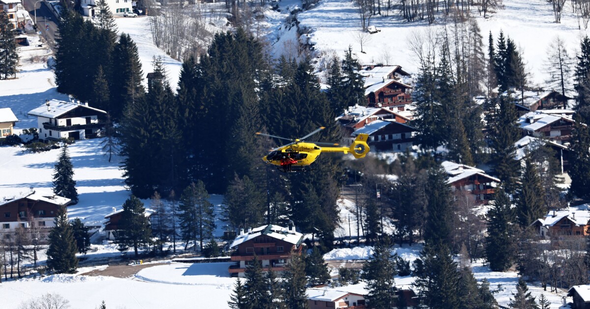 US ski star Lindsey Vonn crashes in Olympic downhill race