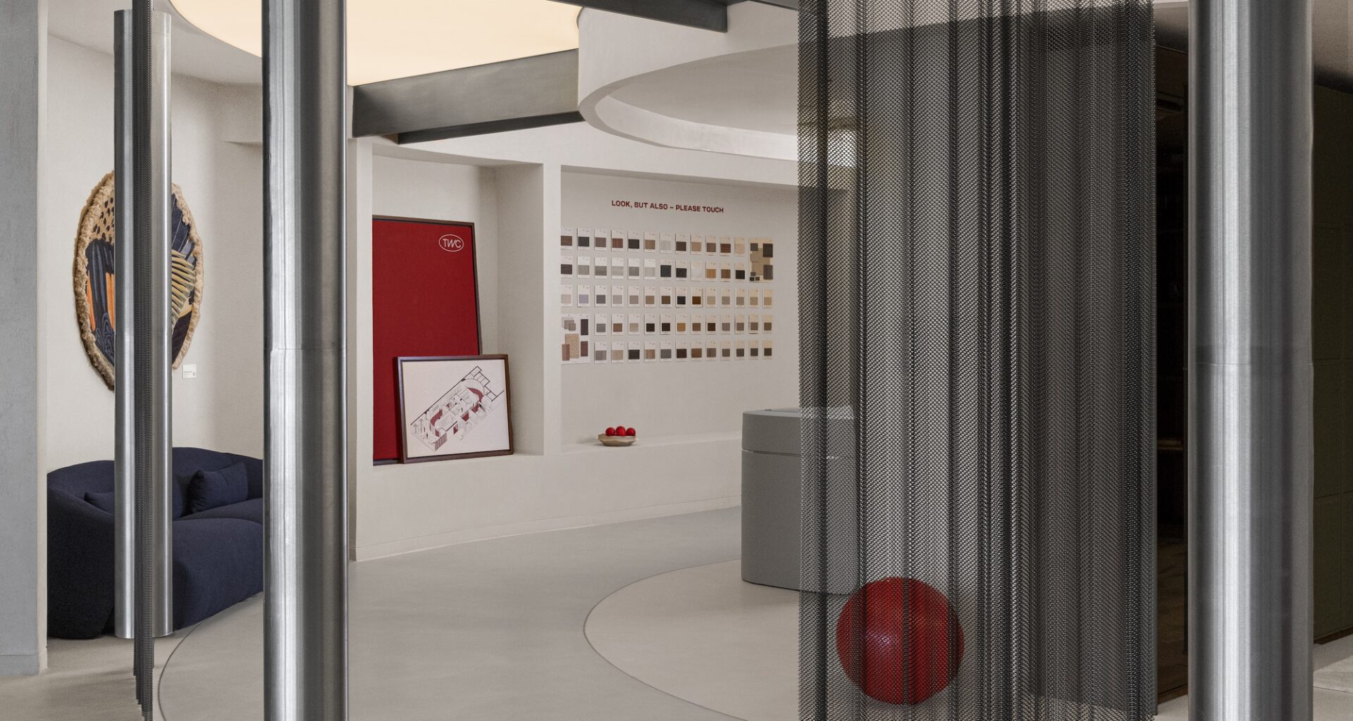 The Loop Experiential Retail Space / Studio Dot