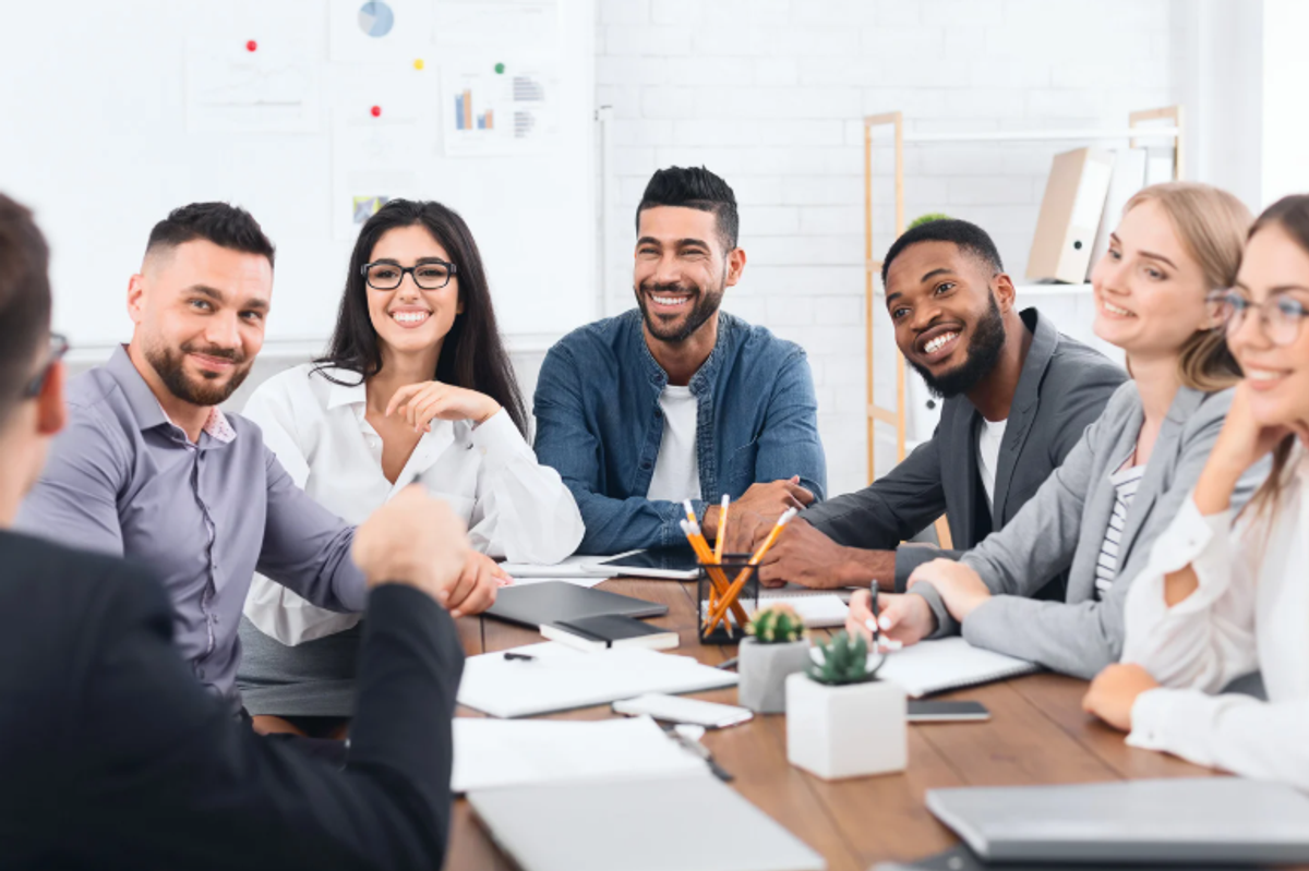 coworkers, coworker, coworkers listening, active listening, good listening