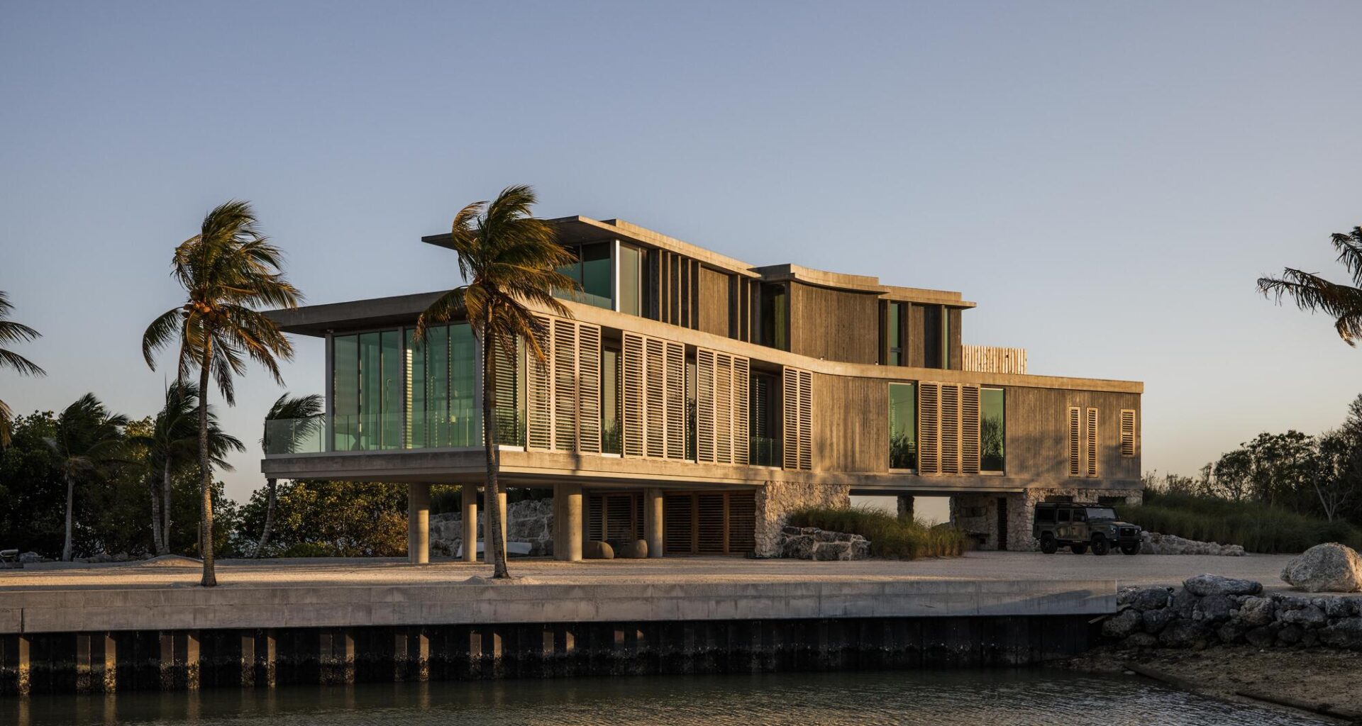 Van der Vlugt Residence / [STRANG]