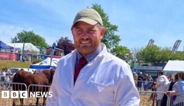 'There's a lot of farmers battling on through mental health issues' - BBC