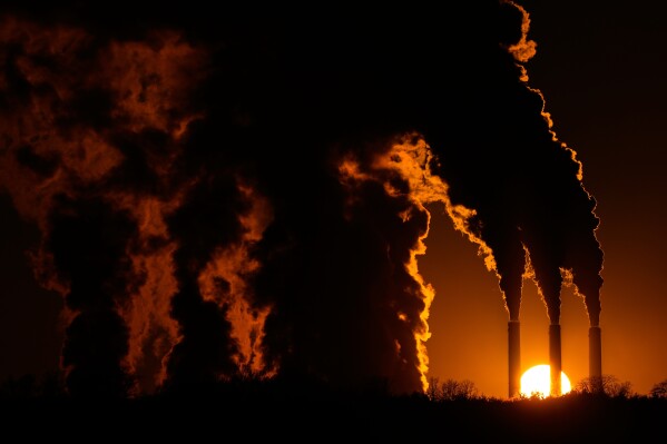 The Jeffrey Energy Center coal-fired power plant operates at sunset near Emmett, Kan., Jan. 3, 2026, in Topeka, Kan. (AP Photo/Charlie Riedel, file)