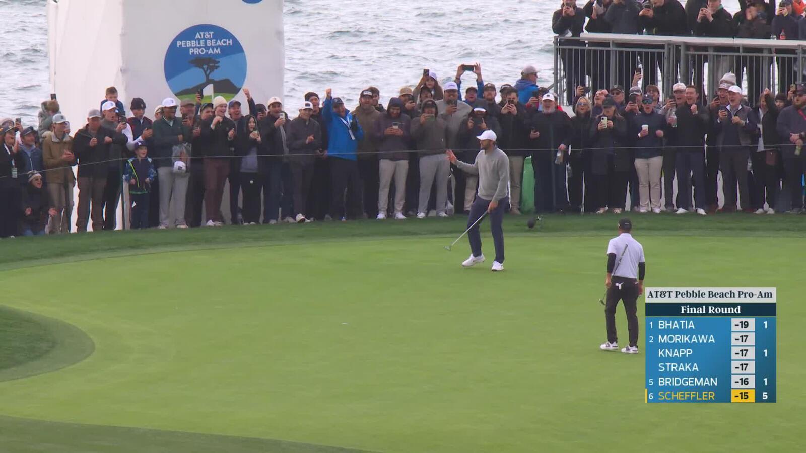 Scottie Scheffler sinks 26-foot eagle putt on No. 6 at Pebble Beach