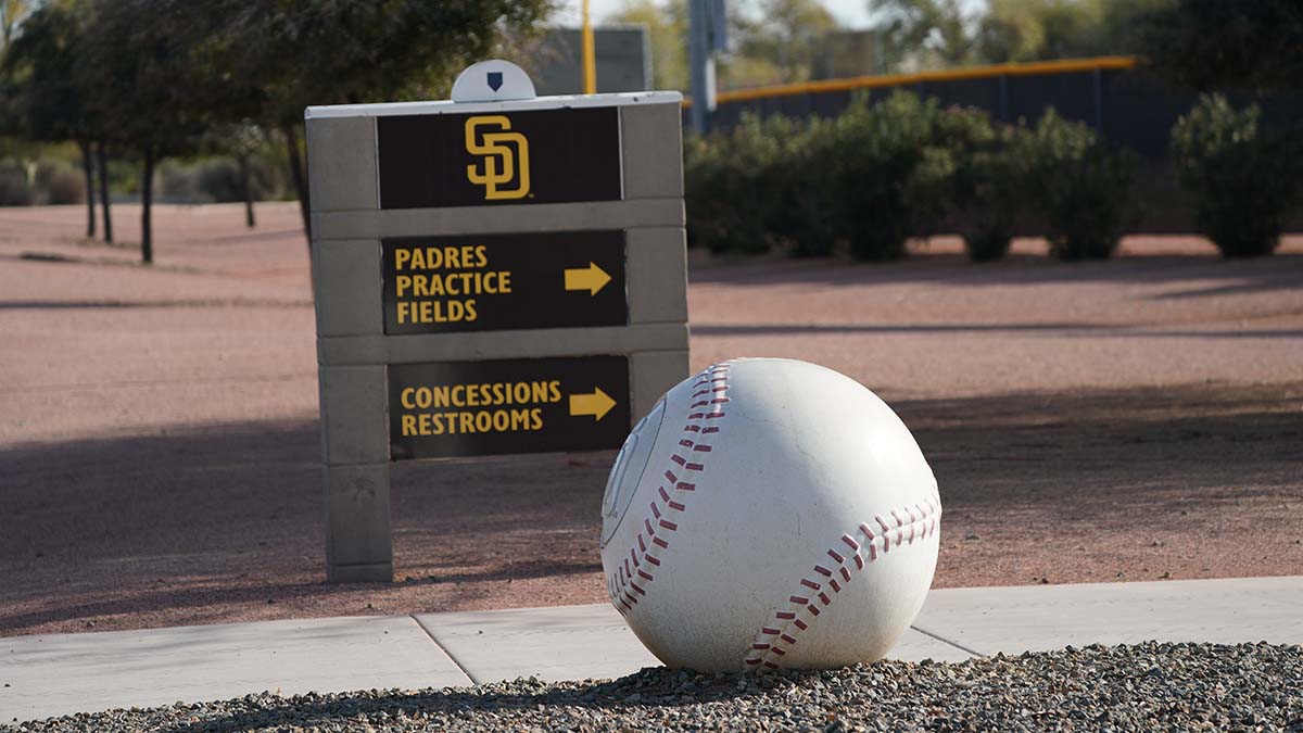 Buehler signs with Padres after long career with rival Dodgers