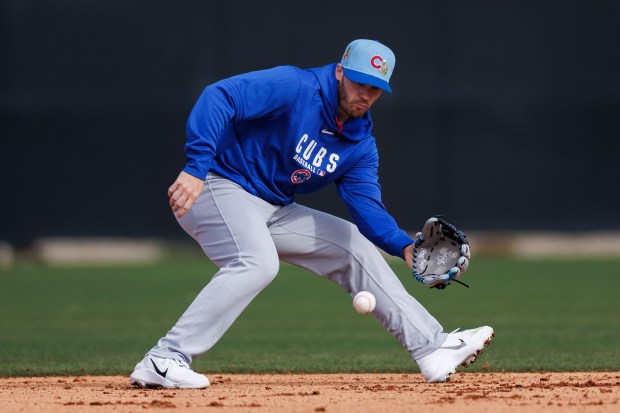 Cubs left fielder Ian Happ flelds a ball during drills at spring training on Feb. 18, 2026, at Sloan Park in Mesa, Ariz. (Armando L. Sanchez/Chicago Tribune)