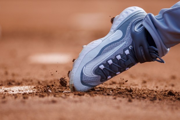 Cubs reliever Connor Noland kicks up dirt during his deliver at spring training on Feb. 18, 2026, at Sloan Park in Mesa, Ariz. (Armando L. Sanchez/Chicago Tribune)