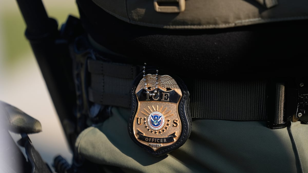 Bill to regulate ICE in health care settings in Oregon faces legal hurdles