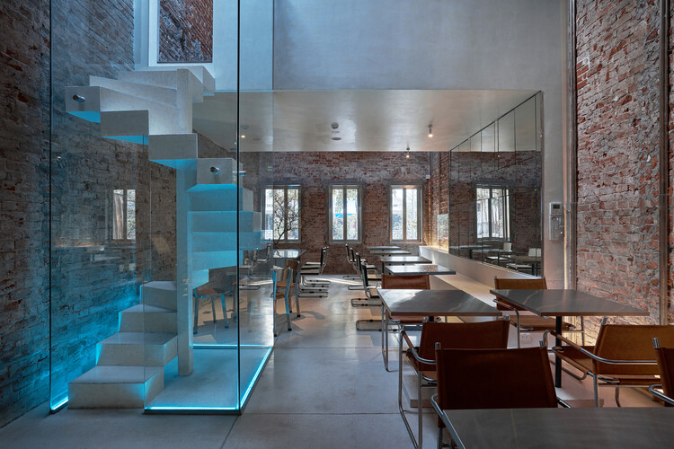 Everyday Heritage: 10 Vietnamese Coffee Shops Reviving Small-Scale Traditional Buildings - Image 9 of 29