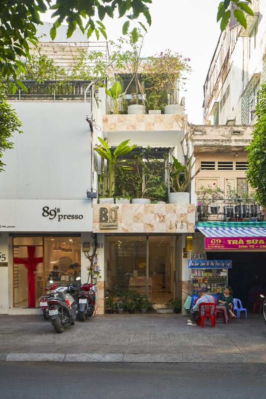 Everyday Heritage: 10 Vietnamese Coffee Shops Reviving Small-Scale Traditional Buildings - Image 28 of 29
