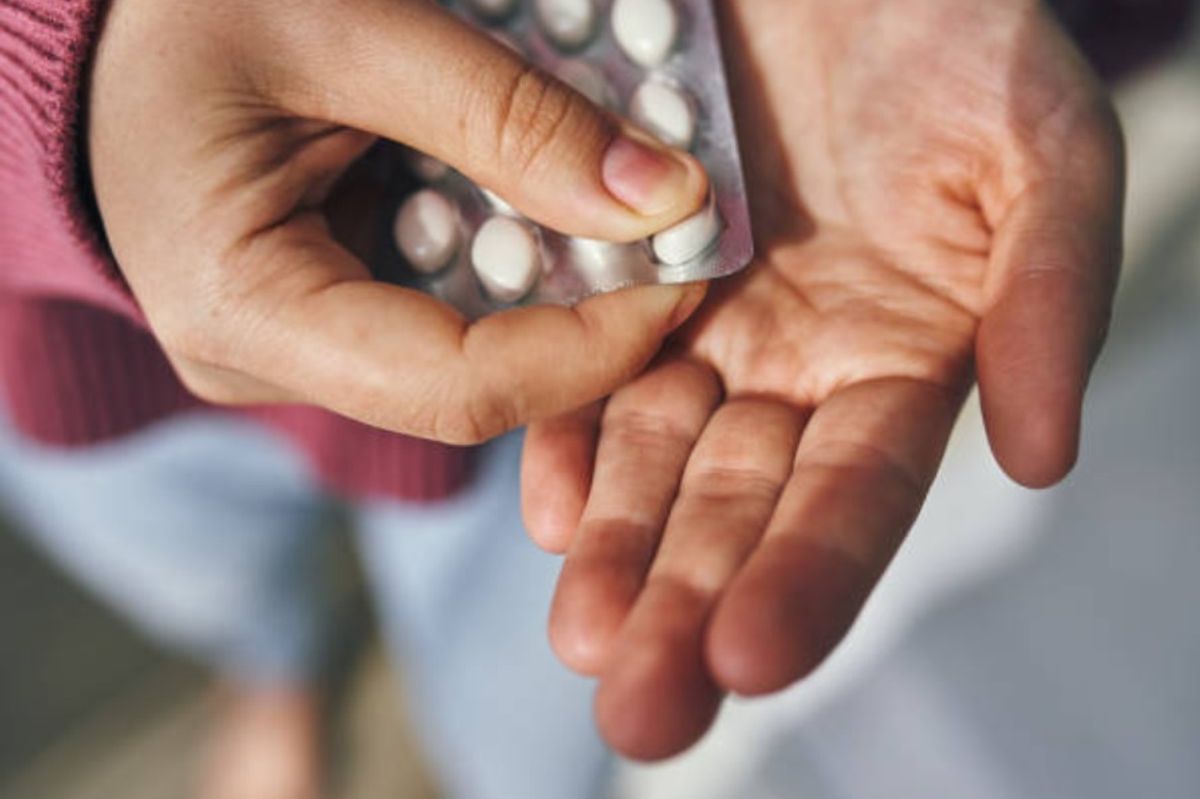 UK households urged to ration popular painkiller - major shortage to last 4 months