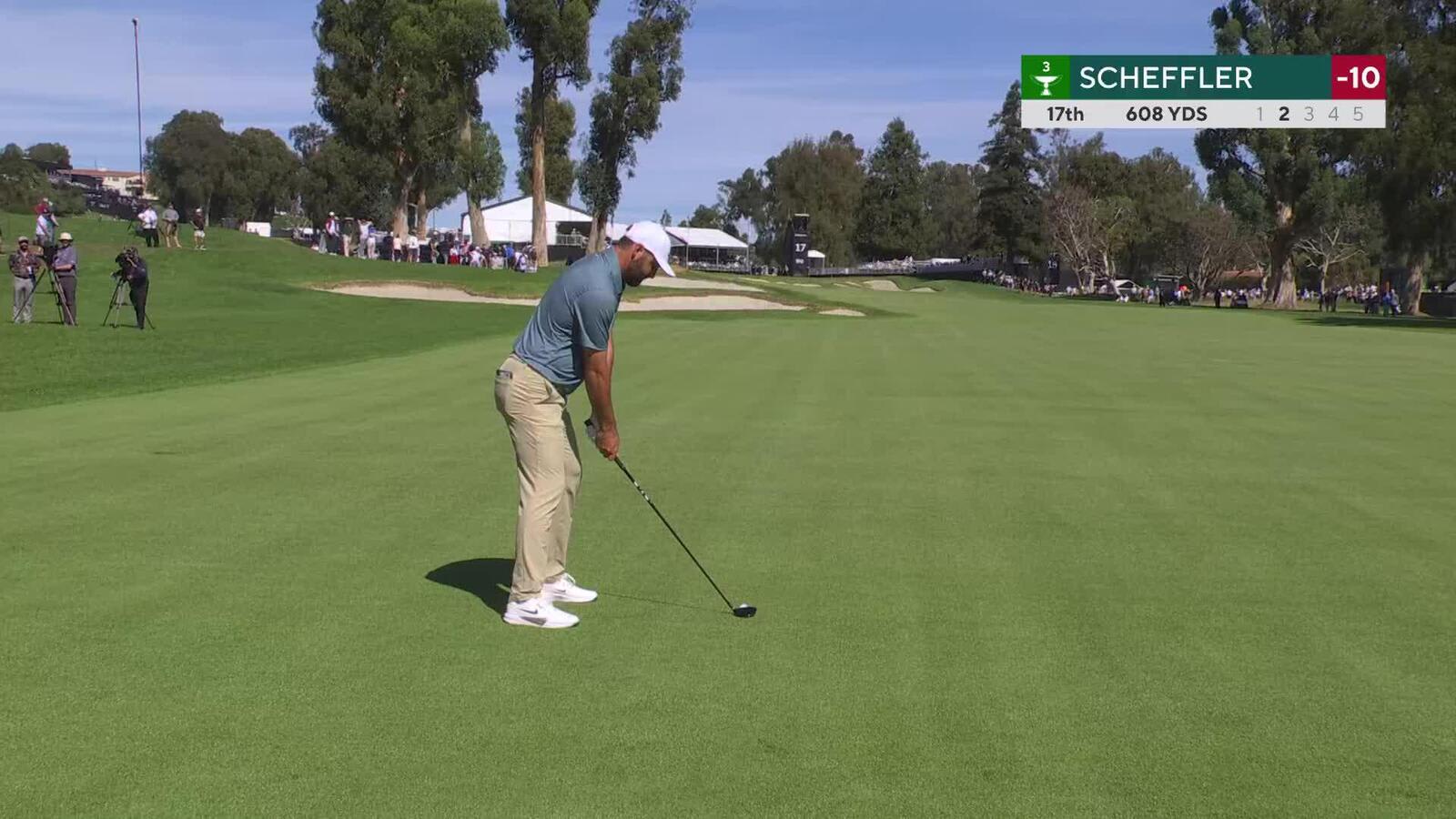 Scottie Scheffler sinks 8-foot birdie putt on No. 17 at The Genesis