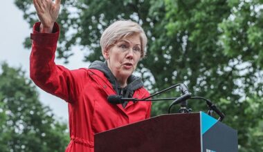 In Fox News Op-Ed, Warren Blasts Trump for Breaking Promise on Credit Card Rates
