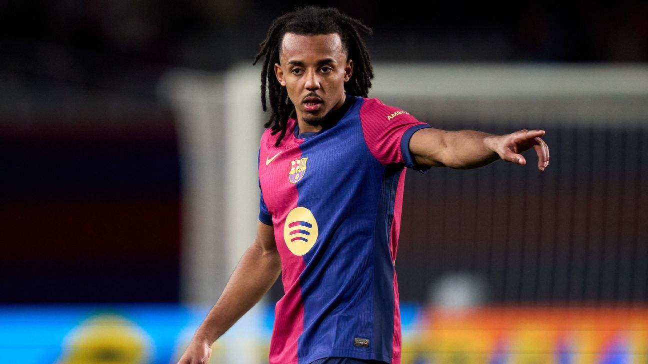 Spanish refs say VAR missed foul on Koundé in Barcelona loss