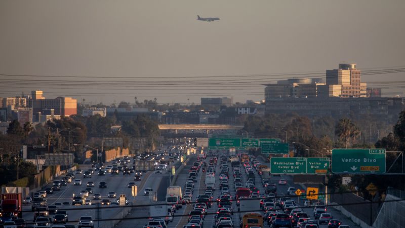 State of the Union preview, pollution fight, moon mission: Catch up on the day’s stories