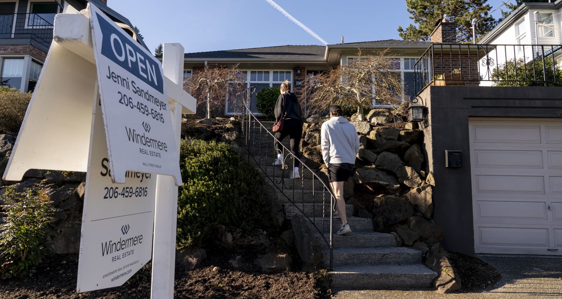 Mortgage rates hit lowest level in nearly 4 years