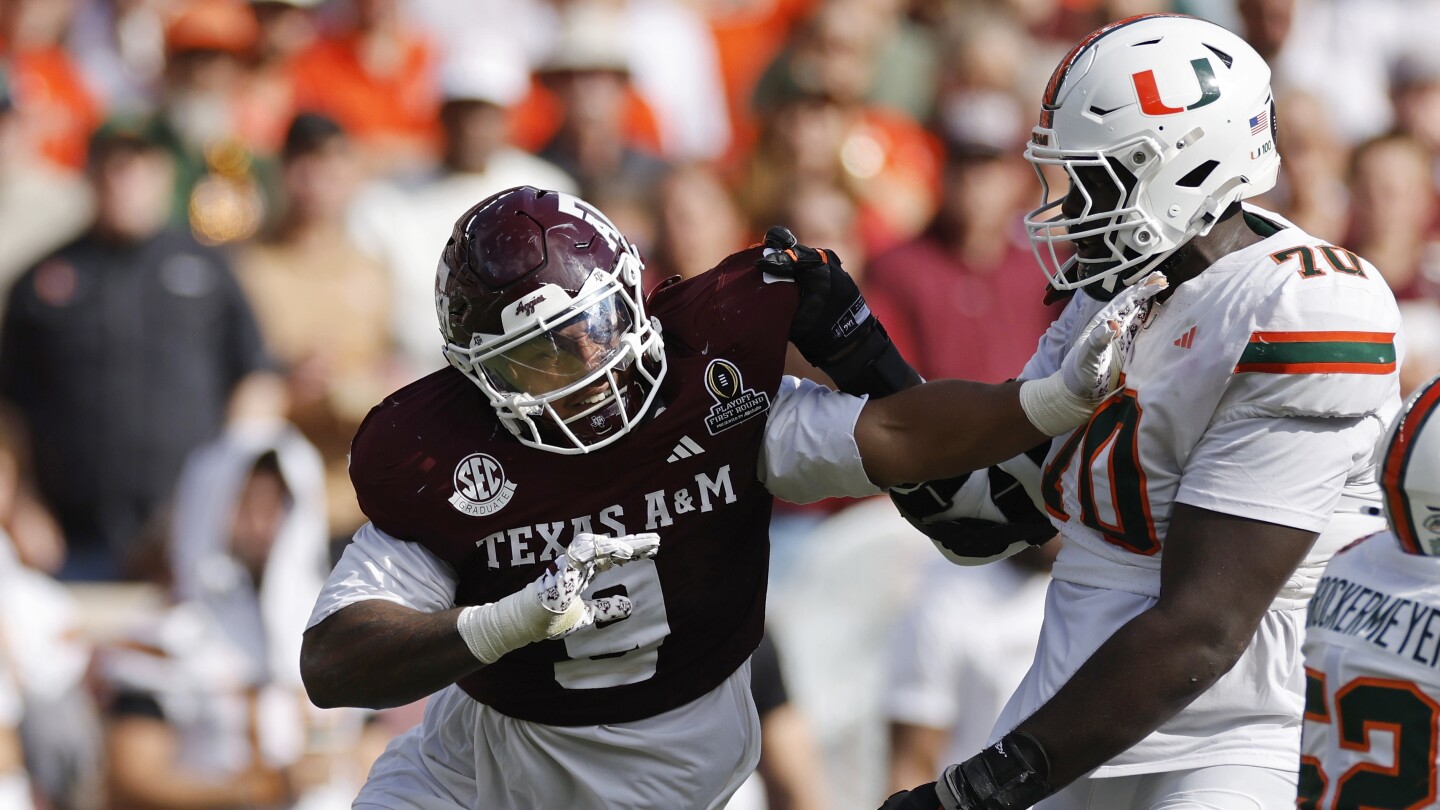 Texas A&M edge rusher Cashius Howell dismisses short-arms concern