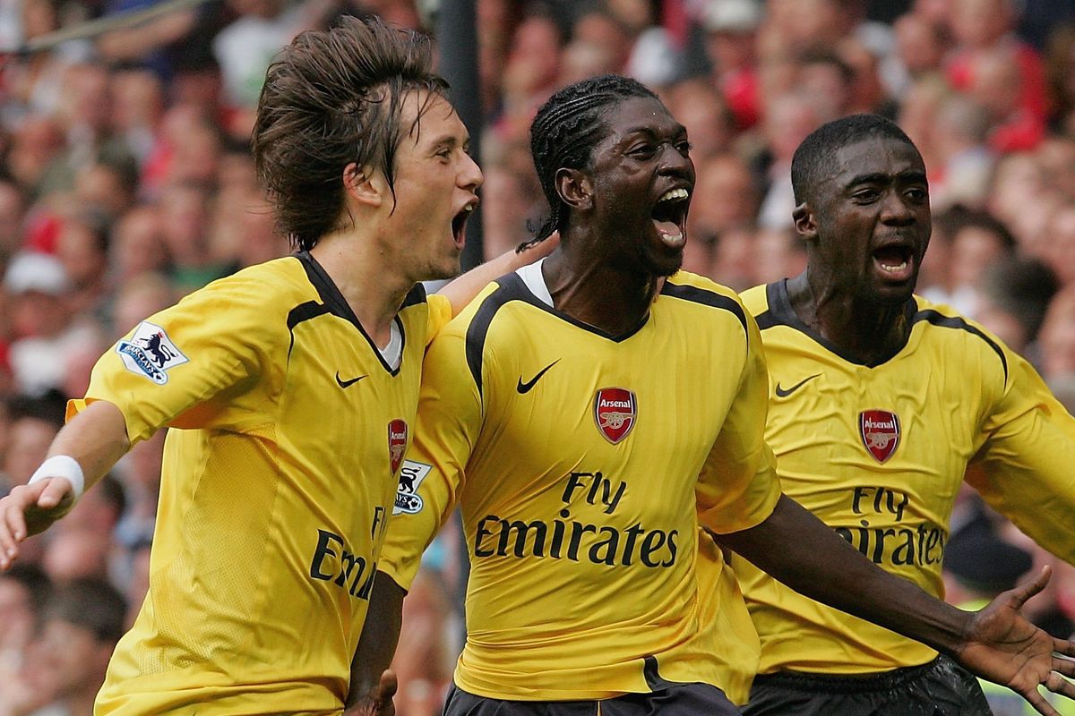 Emmanuel Adebayor celebrates with Kolo Toure and Tomas Rosicky