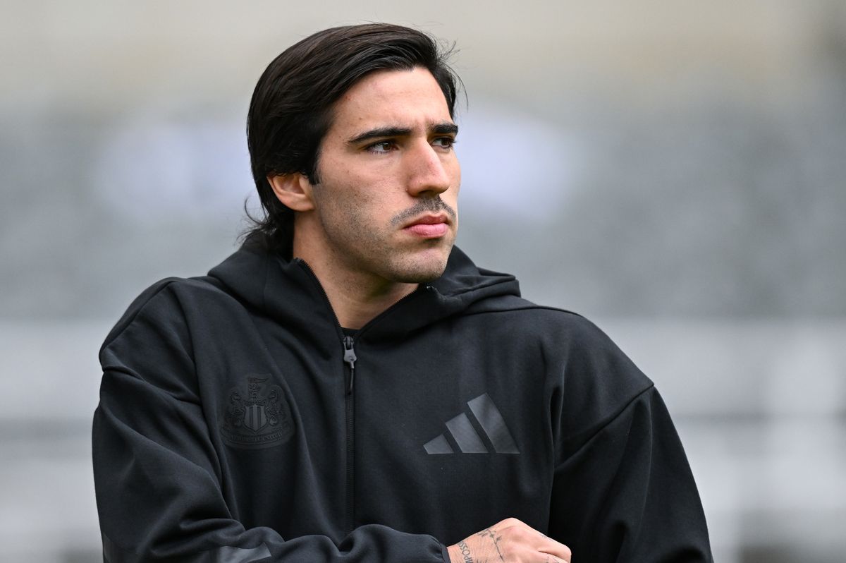 Sandro Tonali of Newcastle United FC (8) arrives for the Premier League match between Newcastle United FC and Tottenham Hotspur FC at St James' Park on September 01, 2024 in Newcastle upon Tyne, England.