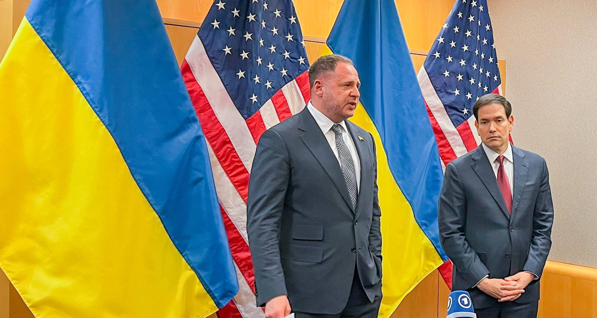 U.S. Border Patrol agents stand guard at the Bishop Henry Whipple Federal Building in Minneapolis, Minnesota, January 8, 2026.