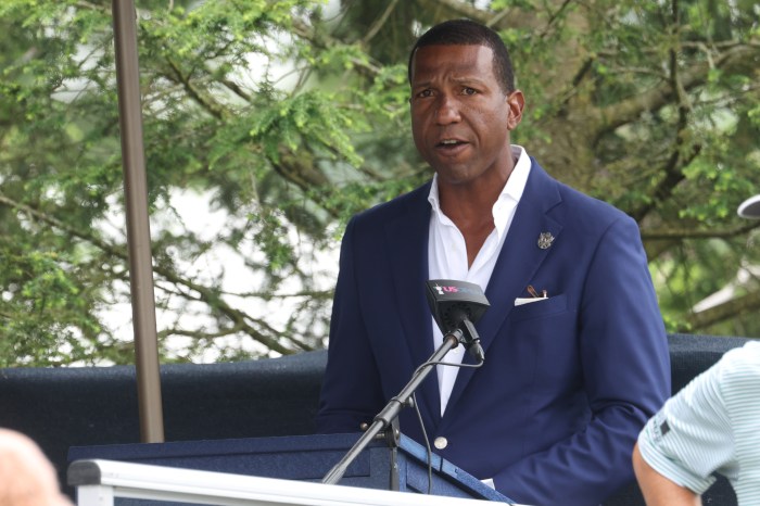 USGA president Fred Perpall speaks at the first tee box at the US Open.