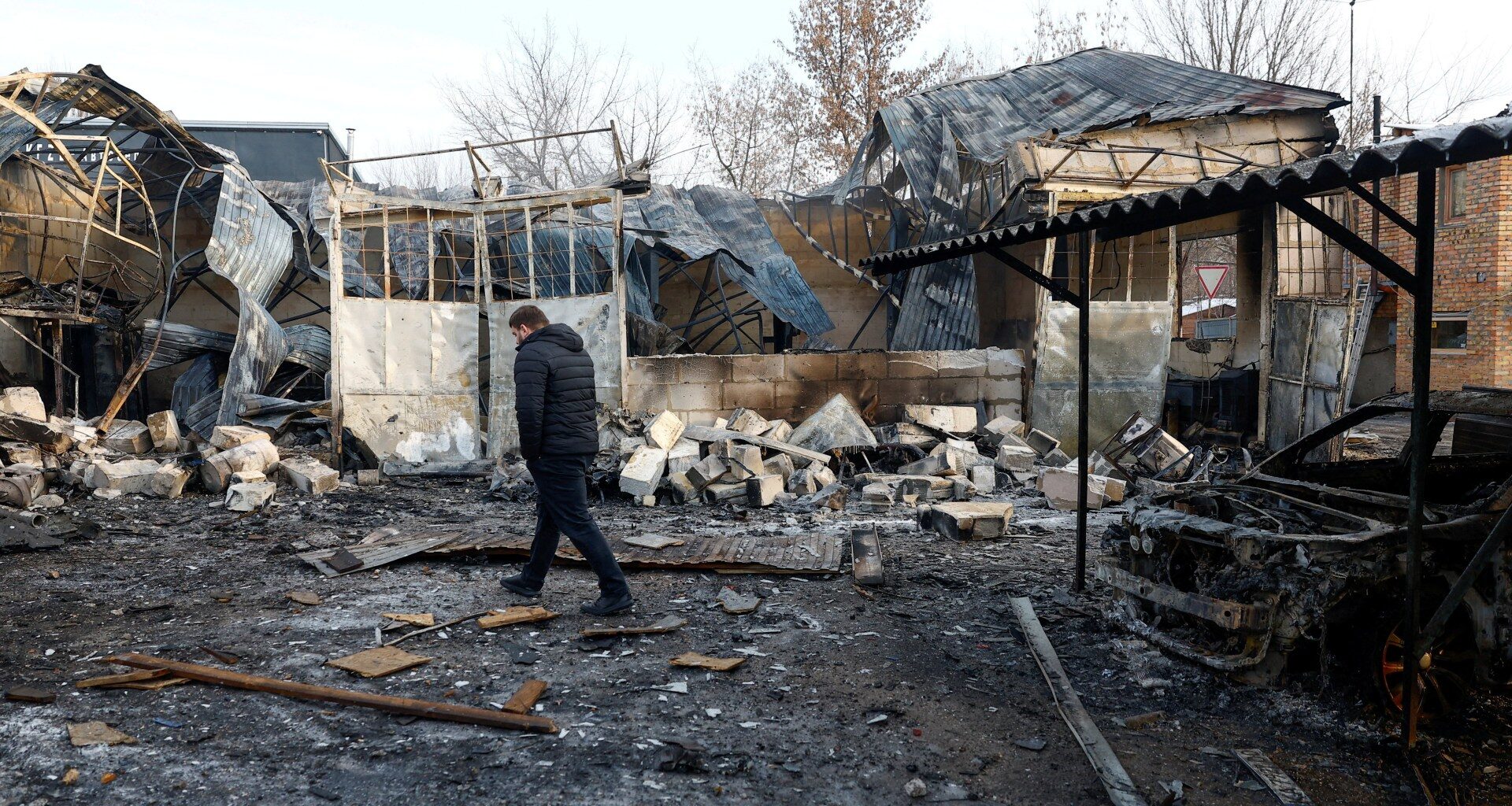 Global conflicts pushing humanitarian law to breaking point, report warns | Human Rights News