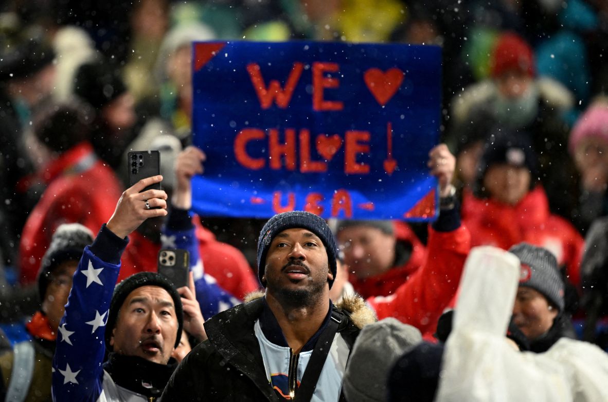 Cleveland Browns football star Myles Garrett, the boyfriend of American snowboarder Chloe Kim, watches the halfpipe final on February 12.