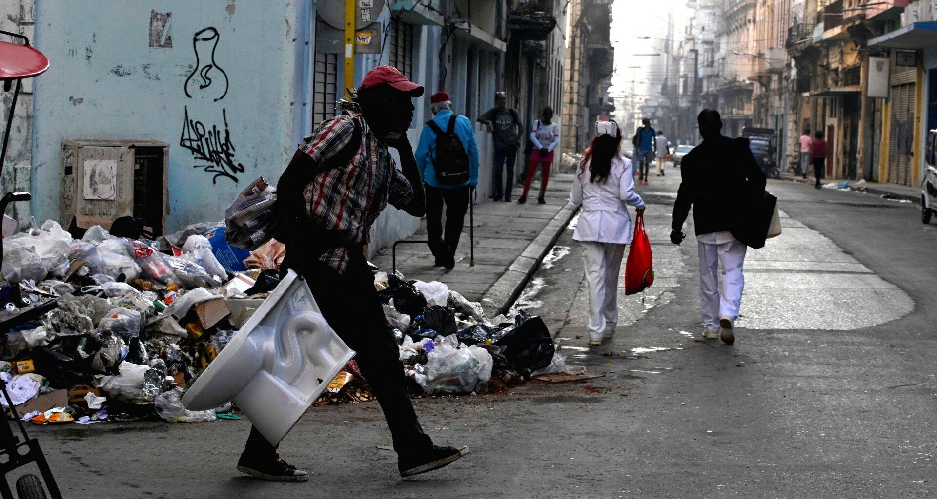 Waste piles up in Cuba as US-imposed fuel blockade halts collection trucks | Donald Trump News