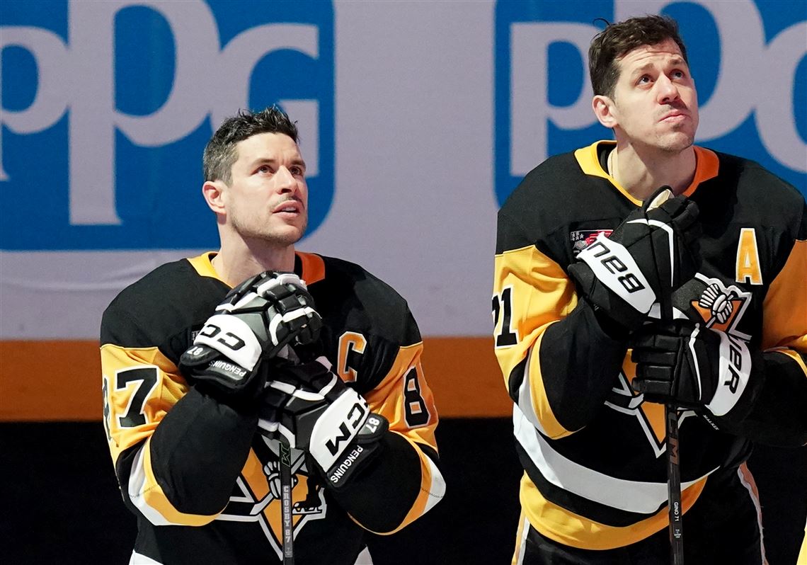 Sidney Crosby sheds tears during ceremony honoring Penguins’ 2016 Stanley Cup title