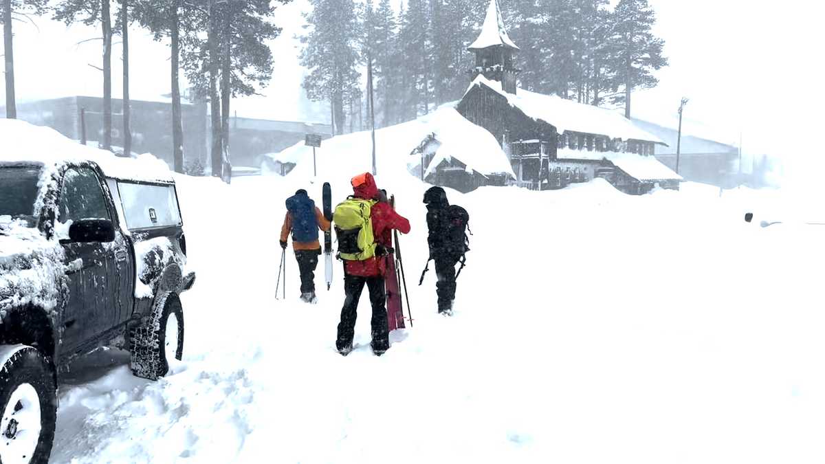 10 backcountry skiers missing after avalanche near Lake Tahoe