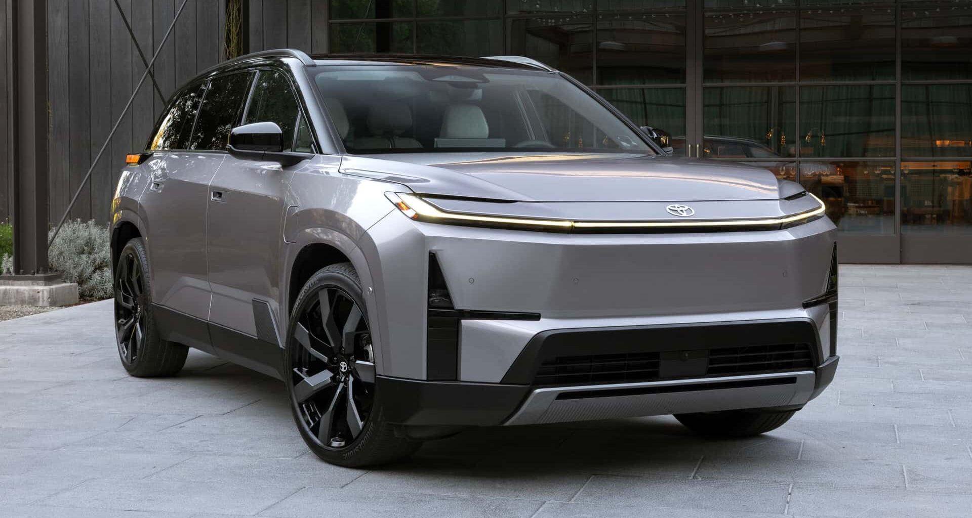 2027 Toyota Highlander: Range, Horsepower, Price