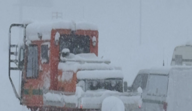 Rescuers search for nine missing skiers after California avalanche - BBC