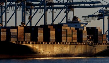 Trump says he signed a global 10% tariff after Supreme Court decision