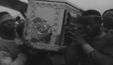 Watch how Ghana’s legendary goalkeeper Robert Mensah was given a hero’s farewell in 1971