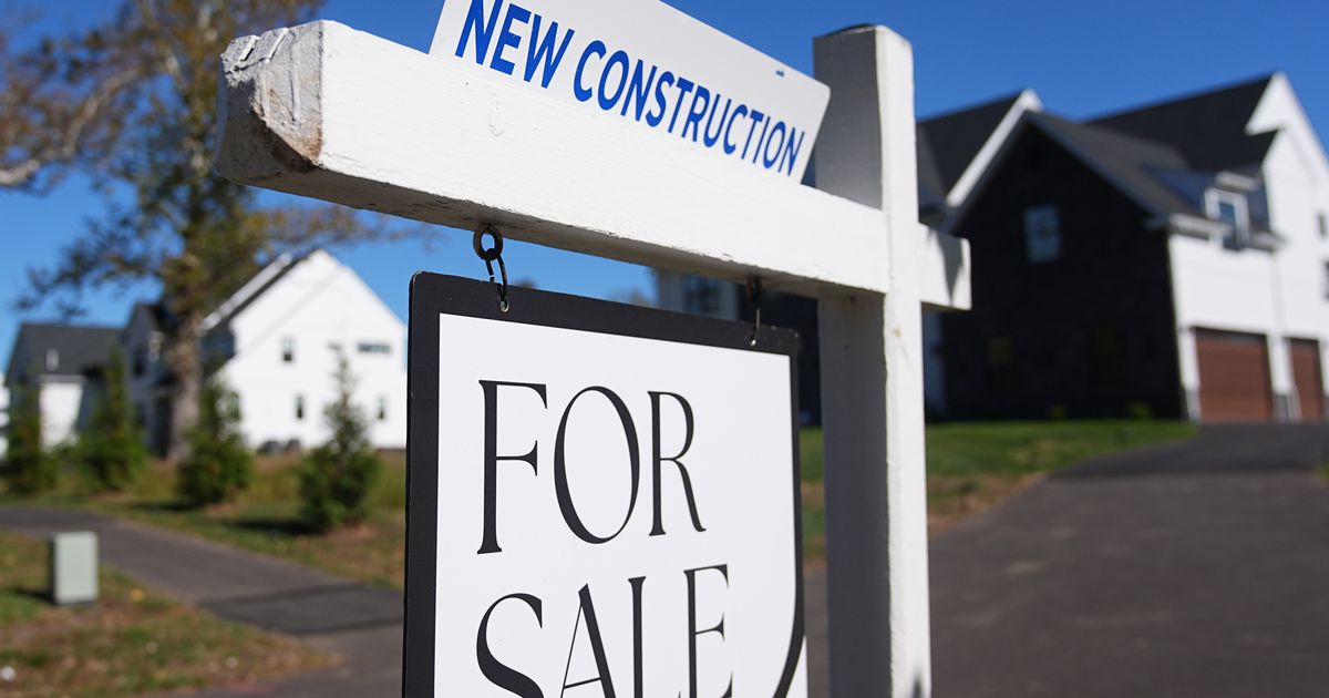 For the first time since 2022, average US long-term mortgage rate dips below 6% :: WRAL.com